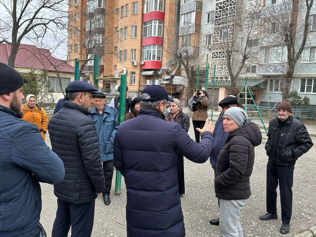 Госжилинспекция РД приняла участие в собрании с жителями двора по ул.Ленина 29