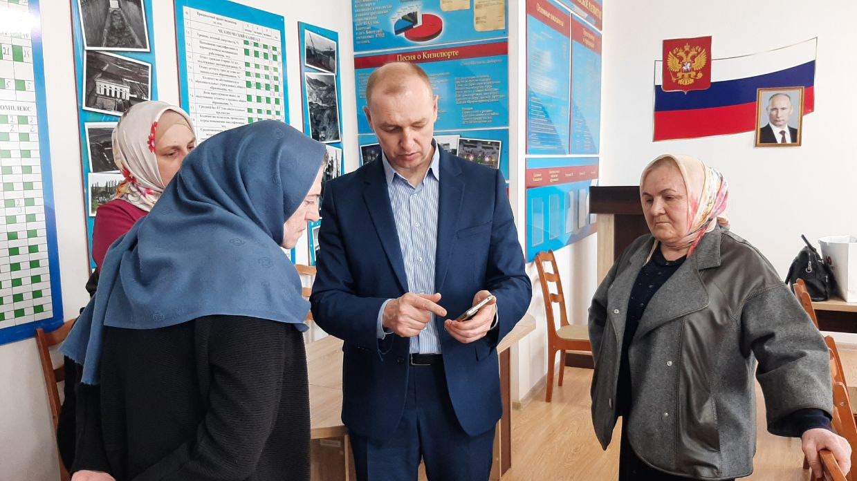 Главный жилищный инспектор РД провел выездной приём граждан в Кизилюрте