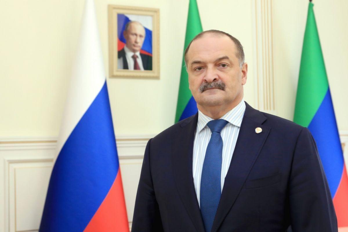Глава Дагестана  поздравил жителей республики с Днем защитника Отечества