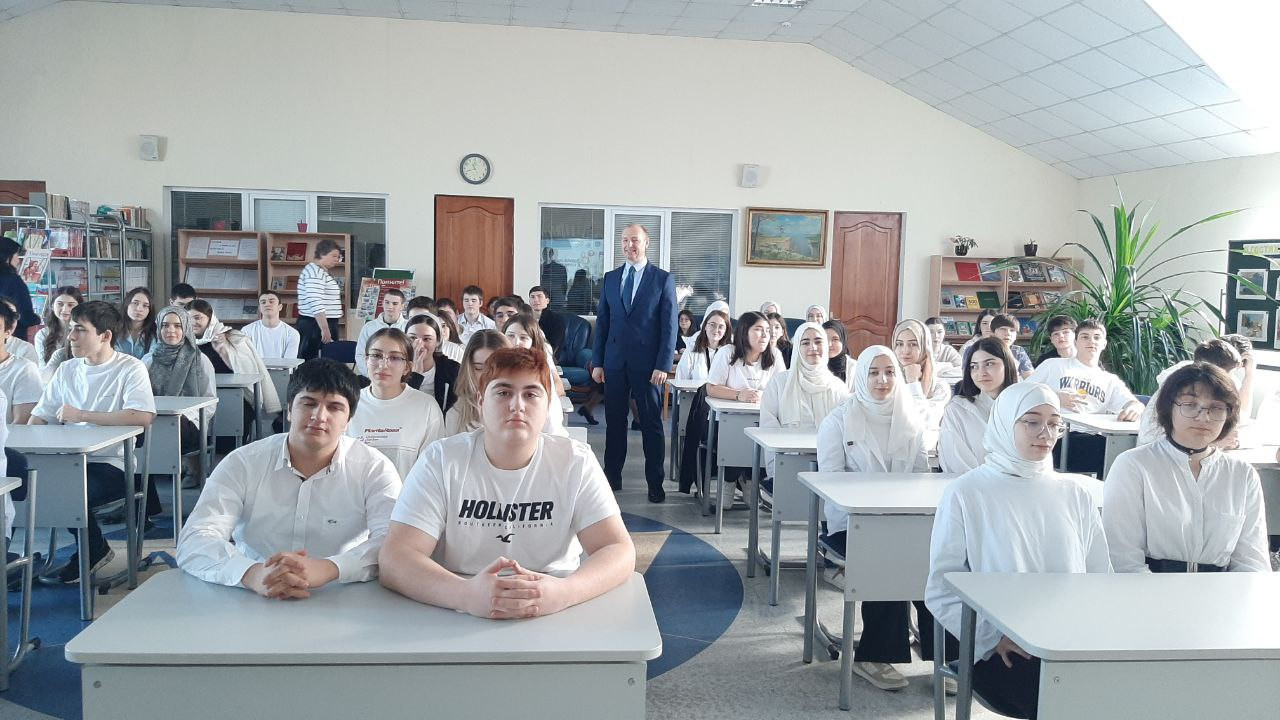 Сергей Касьянов провел тематический классный час для школьников