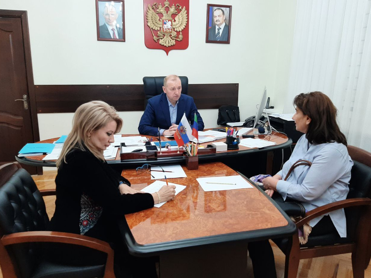 В Госжилинспекции РД выслушали обращения в ходе еженедельного приема граждан