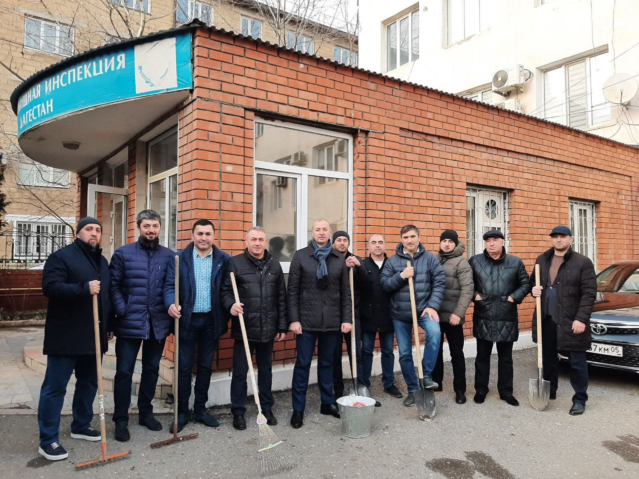Сотрудники Госжилинспекции провели субботник