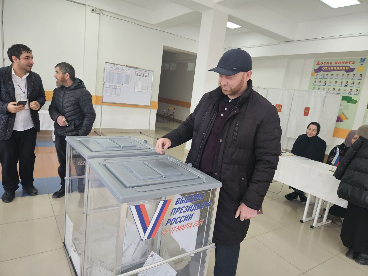 Сотрудники Госжилинспекции РД продолжают принимать активное участие в голосовании