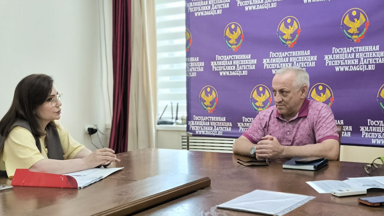 В Госжилинспекции РД прошел прием граждан: странная история с платежами и придомовой территорией