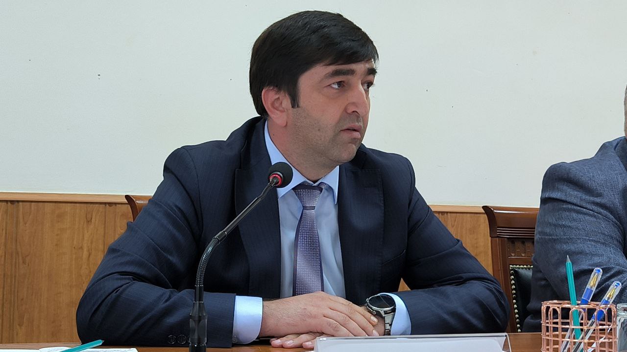«Цель одна - решение вопросов» - Арсен Гаджиев с рабочей поездкой посетил Каспийск