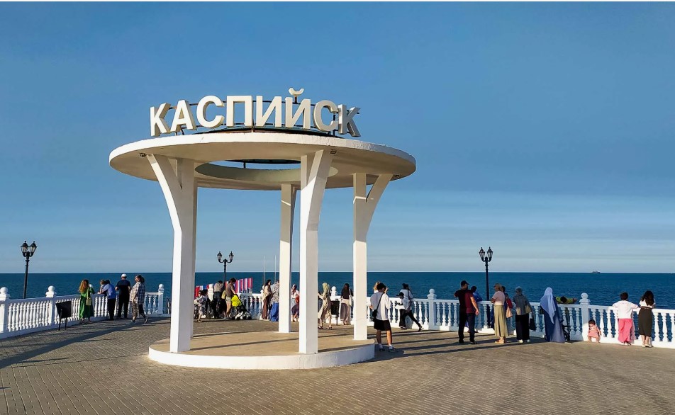 В Каспийске оперативно устраняют подтопление на ул. Ленина