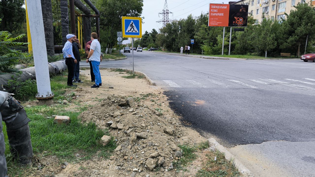 Госжилинспекция РД контролирует устранение последствий прорыва коллектора в Каспийске