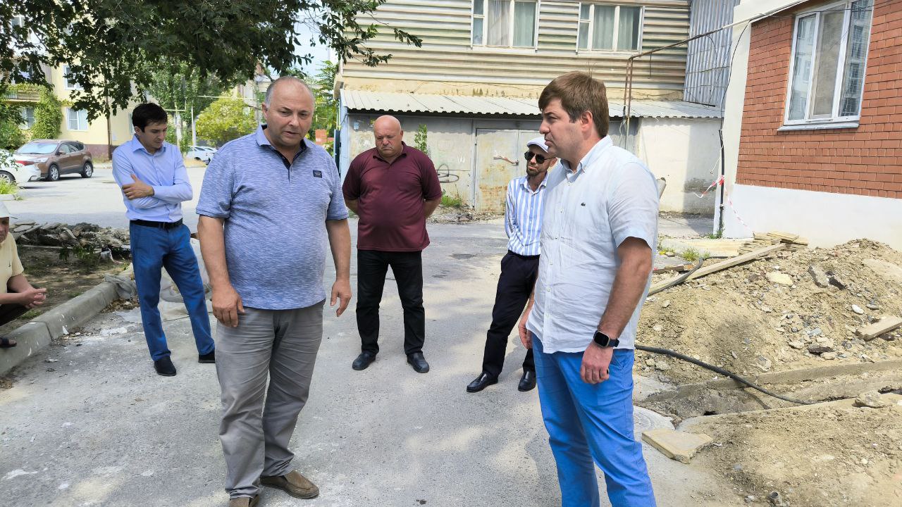 Госжилинспекция РД контролирует устранение последствий прорыва коллектора в Каспийске