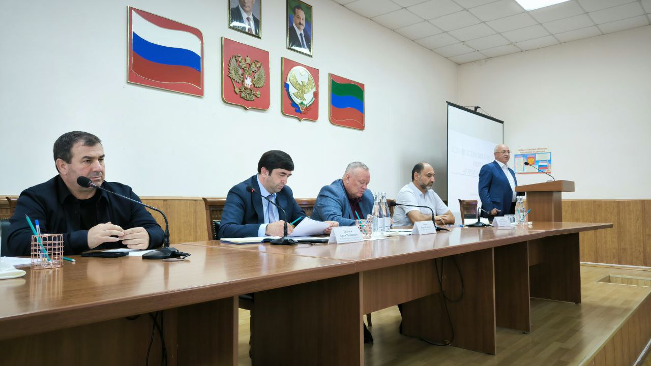 «Цель одна - решение вопросов» - Арсен Гаджиев с рабочей поездкой посетил Каспийск