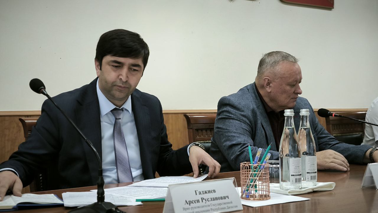 «Цель одна - решение вопросов» - Арсен Гаджиев с рабочей поездкой посетил Каспийск