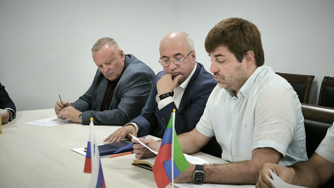 «Цель одна - решение вопросов» - Арсен Гаджиев с рабочей поездкой посетил Каспийск