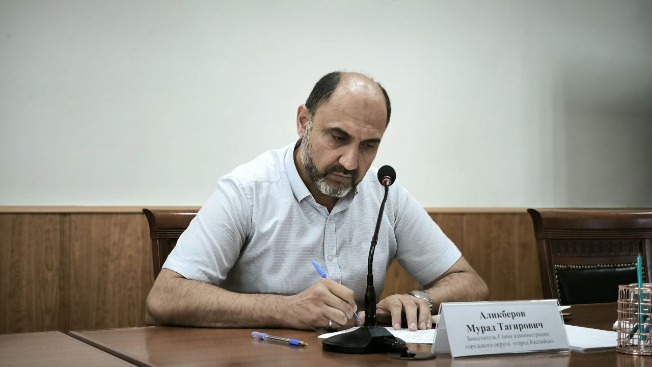 «Цель одна - решение вопросов» - Арсен Гаджиев с рабочей поездкой посетил Каспийск