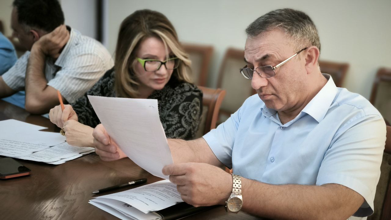 Диалог во имя комфорта жителей: Госжилинспекция РД и Общественный совет наметили пути дальнейшего сотрудничества