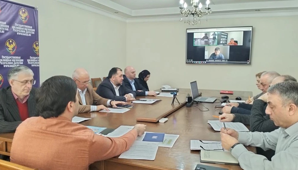 В Госжилинспекции Дагестана прошло традиционное аппаратное совещание